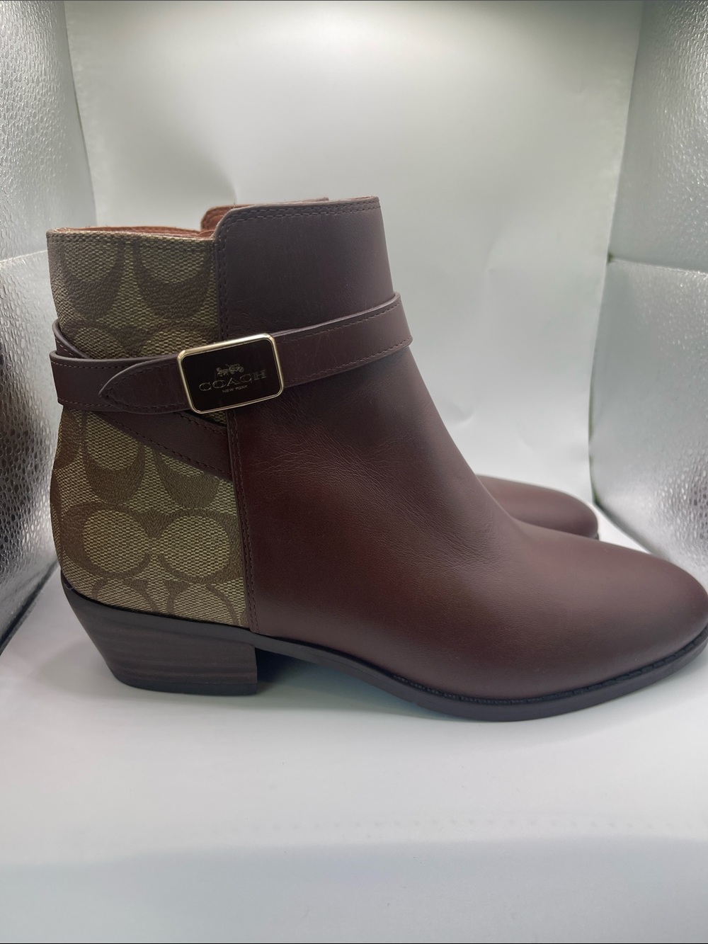 Coach 
Dean Bootie
STYLE ID: CC627
COLOR: WALNUT/KHAKI SIG C
SIZE:6.5 B